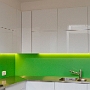 Keuken in hoogglans wit en frisgroen