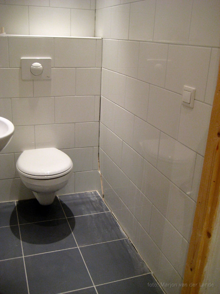 IMG_4266.jpg - Toilet tot en met vloer hal schade scheur