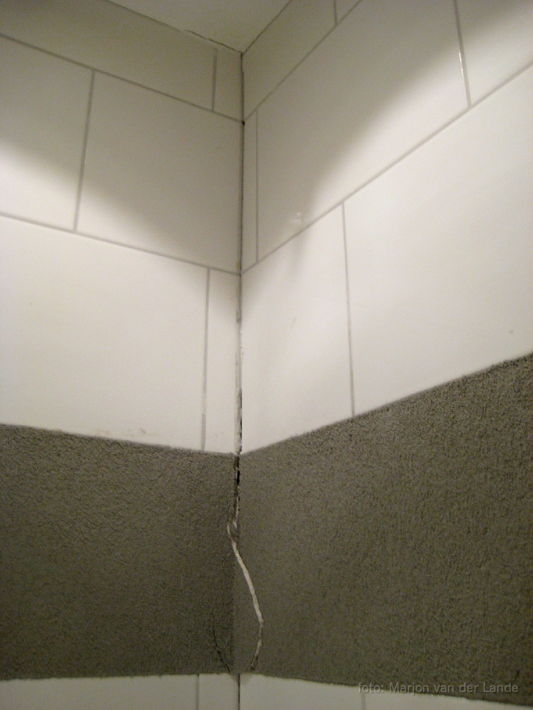 IMG_4268.jpg - Toilet tot en met vloer hal schade scheur 3